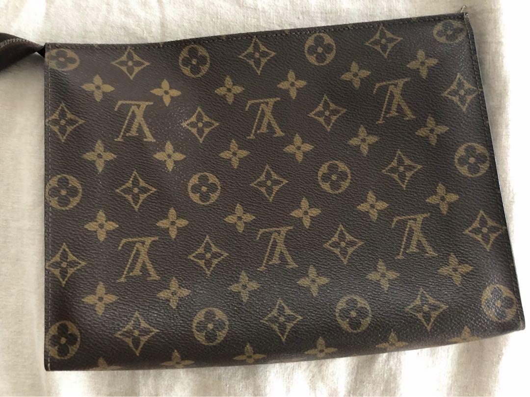 LV Toiletry 26 Louis Vuitton clutch with free insert and chain, Luxury,  Bags & Wallets on Carousell