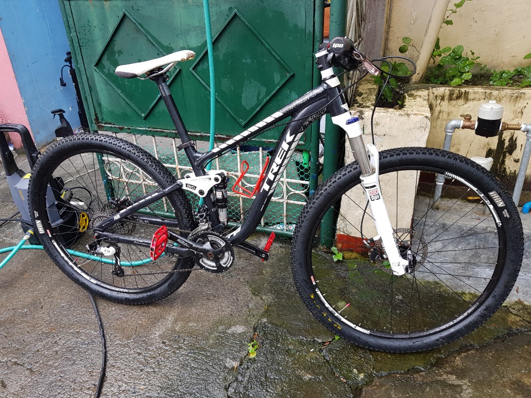 Mountain Bike MTB 29er Trek Fuel Ex5 fullsus rockshox niner giant merida,  Sports Equipment, Bicycles \u0026 Parts, Bicycles on Carousell