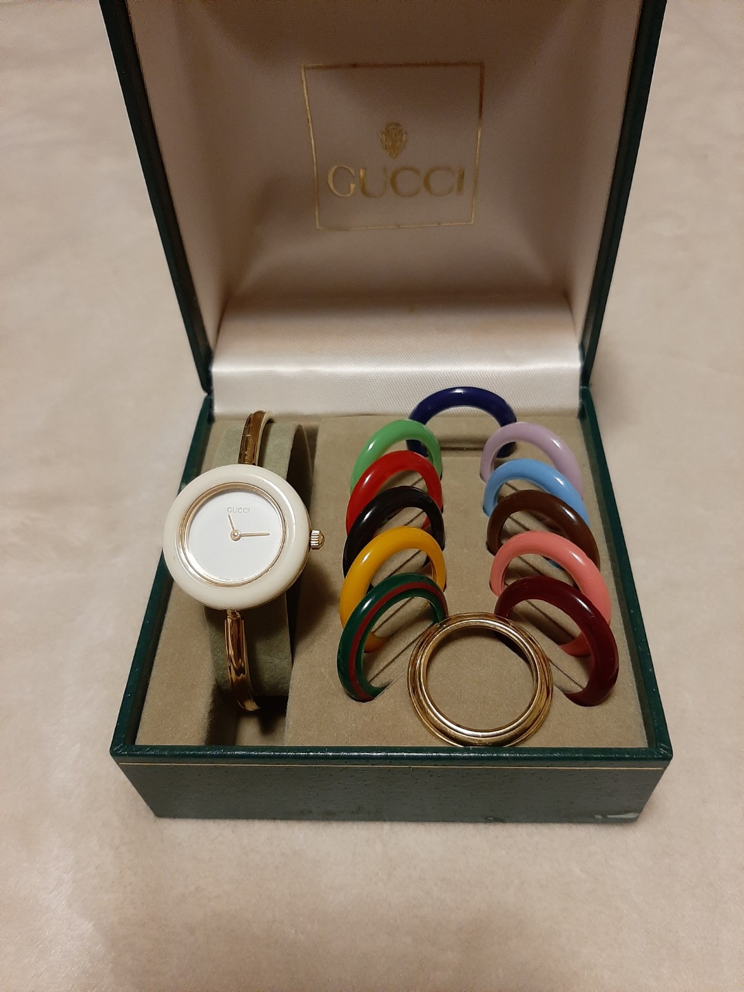 gucci watch with interchangeable bezels