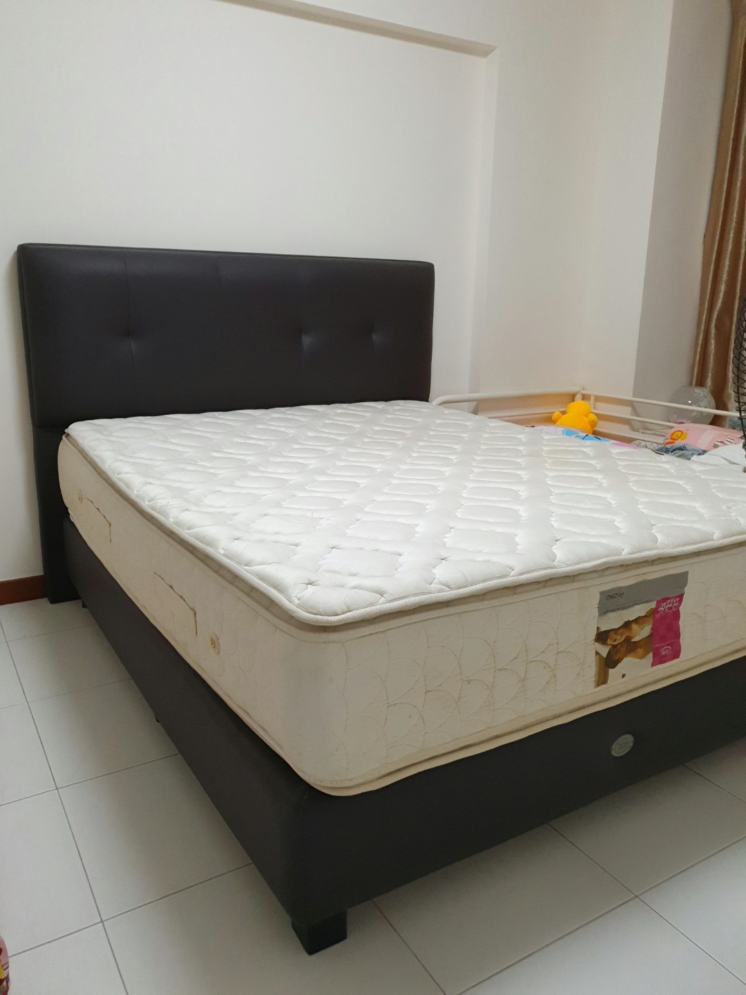 Serta queen size bed w frame, Furniture & Home Living, Furniture, Bed