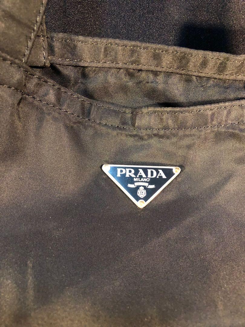 AUTHENTIC Prada Tessuto vintage Robot Nylon Tote (Category: Luxury Bags & Wallets) located in San Juan City. Submitted by flyboutique (Listing ID 254838552, Image 3). Description: gently used In excellent condition No inclusions ✖️ Last Price Posted. It’s already low, please check mall/internet prices to compare. ✖️ NO FREE SHIPPING/ NO SWAPS ✔️ Guaranteed Authentic or your money back ✔️ Discounts will only apply to 2+ items ➖FOR FASTER TRANSACTI