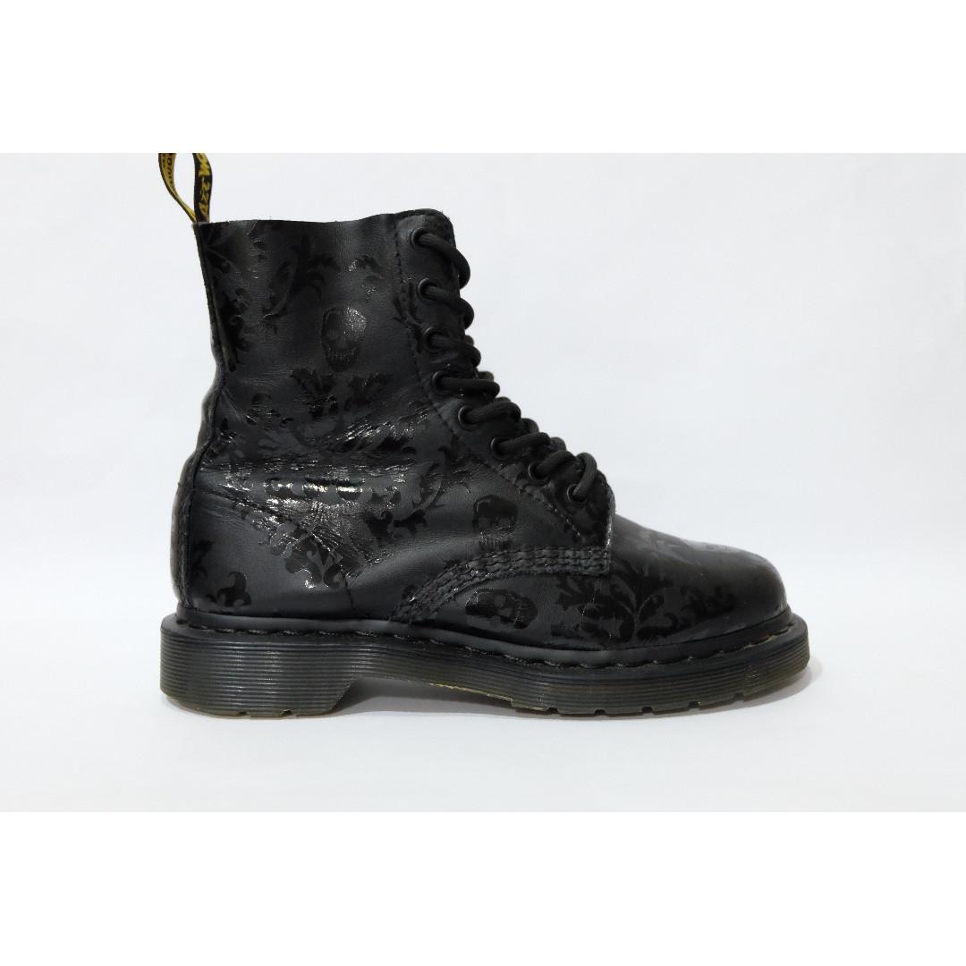 dr martens cassidy skull