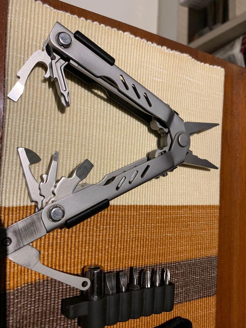 Multi-tool “Gerber MP400” (Category: Hiking & Camping) located in Baliuag. Submitted by marksman28 (Listing ID 241361239, Image 2). Description: DETAILS: Overall Length: 5.63" Closed Length: 4.37" Weight: 6.8 oz. Handle Material: Stainless Steel Sheath Material: Ballistic Nylon Pliers Type: Needle Nose Handle Color: Bead Blast NSN: 5110-01-462-3405 Built in USA w/ global materials Screw driver bits included .