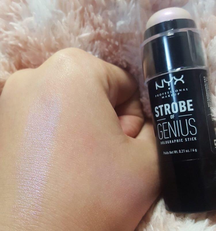 komme til syne forråde Den anden dag NYX Strobe of Genius Holographic Stick, Beauty & Personal Care, Face, Makeup  on Carousell