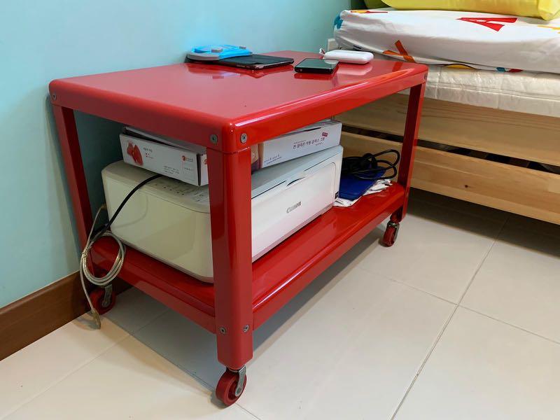 Side table (Category: Tables & Sets) located in Singapore. Submitted by junaidi.jaffar (Listing ID 254690579, Image 1). Description: **moving out sale ** final offer Preloved red table Good condition Cash/Paylah/PayNow Arrange own transport .