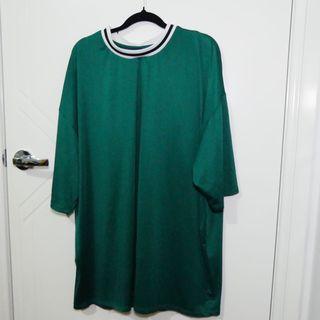 oversized green jersey-like tee