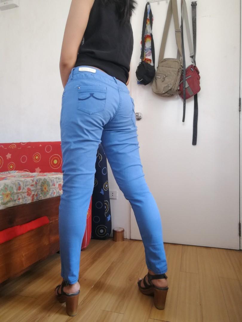 Blue Pants (Category: Jeans) located in Quezon City. Submitted by gabade (Listing ID 254884161, Image 3). Description: Blue Low-waist Skinny Jeans 📍Size : 27 📍Color: Blue 📍Condition: Good. Almost no flaws 📍RFS: size no longer fits me Feel free to pm for more info 😊 #Sweldo7.