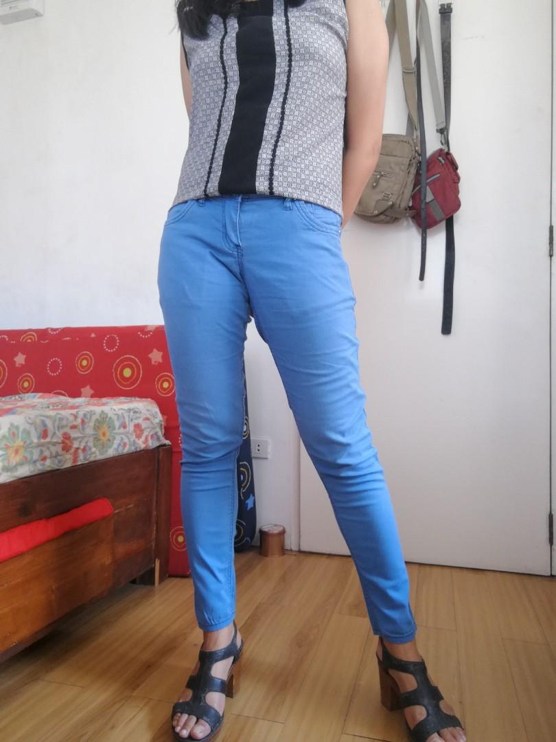 Blue Pants (Category: Jeans) located in Quezon City. Submitted by gabade (Listing ID 254884161, Image 2). Description: Blue Low-waist Skinny Jeans 📍Size : 27 📍Color: Blue 📍Condition: Good. Almost no flaws 📍RFS: size no longer fits me Feel free to pm for more info 😊 #Sweldo7.