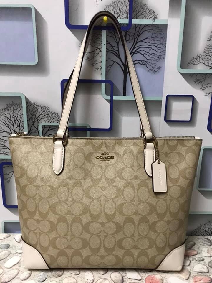Coach tote bag (medium size), Women's Fashion, Bags & Wallets, Tote Bags on  Carousell