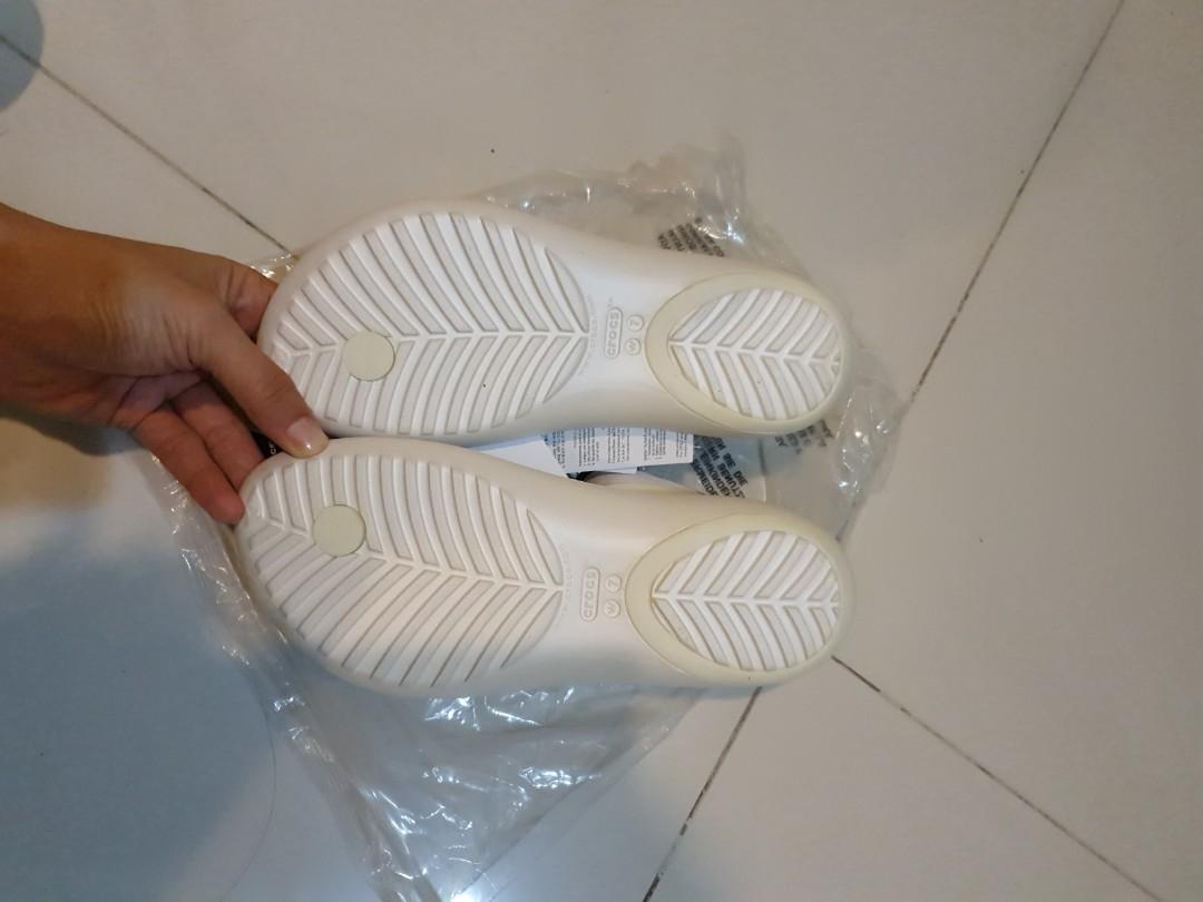 sandaly crocs serena