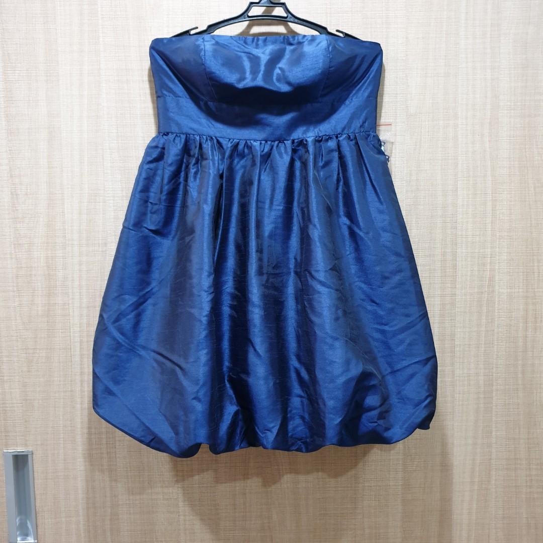 F21 Party Tulip Dress (Category: Dresses) located in Quezon City. Submitted by kkookies (Listing ID 254876887, Image 2). Description: Classy yet fun, this dress is a must-have for those parties when you want to look extra special 😉. Fabric looks elegant, like shantung silk (but it is not). When you move, it looks likes 2 shades of navy. So special. Fabric is not stretchy but the bustline is slightly garterized to fit your bust perfectly. Brand n