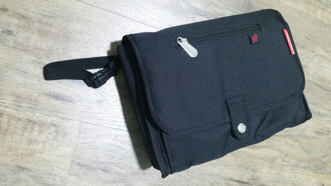 Fisher Price Deluxe Nappy Changing Clutch, Babies & Kids, Strollers, Bags & Carriers on Carousell Fisher Price Deluxe Nappy Changing Clutch, Babies & Kids, Strollers, Bags & Carriers on Carousell