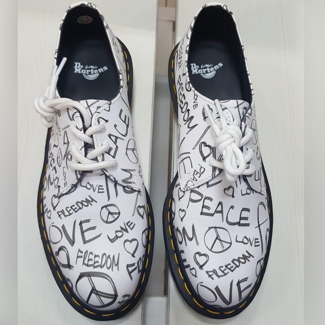 New Dr. Martens Script Backhand black white Fesyen Wanita