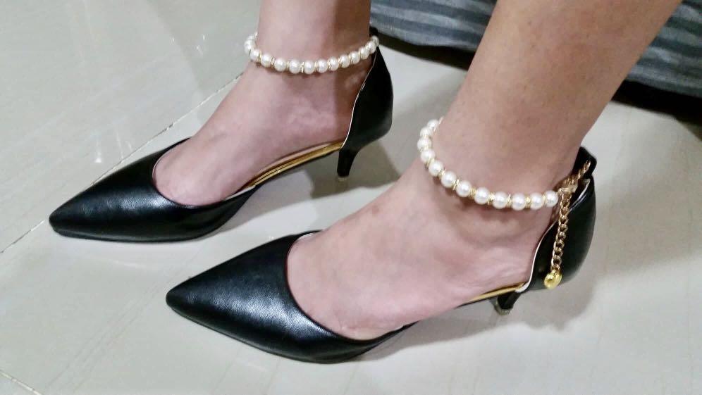 RUSH Sophisticated Black Heels with Pearls (Category: Heels) located in Imus. Submitted by cemoi (Listing ID 254322231, Image 1). Description: Never been used Reason for selling: wrong size , need a larger one It’s fashionable, you can pair it with different kind of outfits. It’s my favorite style of sandals because it’s black plus the most extra thing is the pearls in it😍.