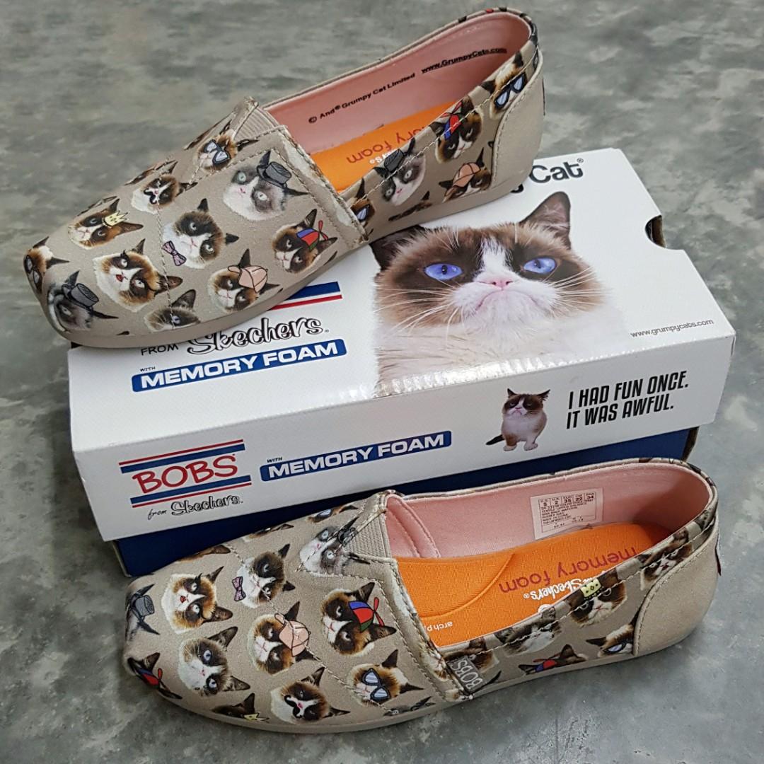 Negociar acoplador Bibliografía Skechers BOBS Plush x Grumpy Cat canvas slip-ons, Women's Fashion,  Footwear, Flipflops and Slides on Carousell