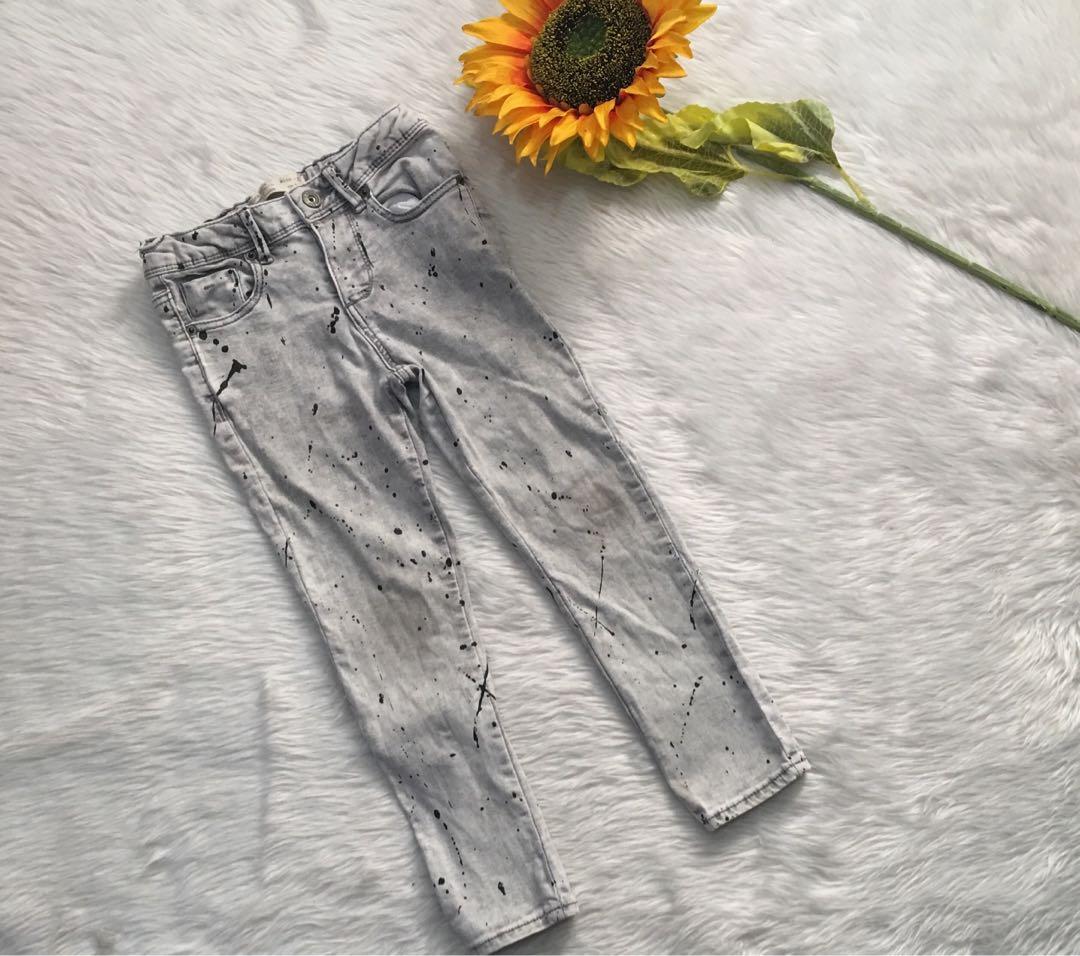 Zara Jeans for Kids Bundle (Category: Babies & Kids Fashion) located in Makati City. Submitted by cutefabstuffph (Listing ID 254894192, Image 2). Description: Can be considered as new Used once... 5-6 years old can fit Individual price is 350 Bought for 1k+ each .
