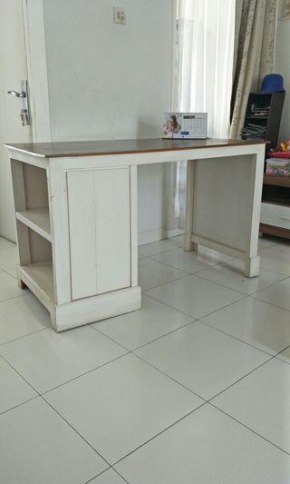 Meja serbaguna