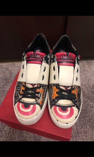 Valentino sneakers.100% real.90% new