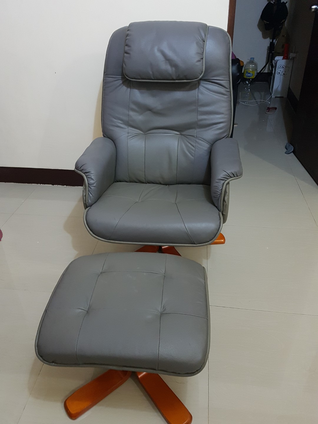 Kc, Furniture & Home Living, Office Furniture & Fixtures on Carousell