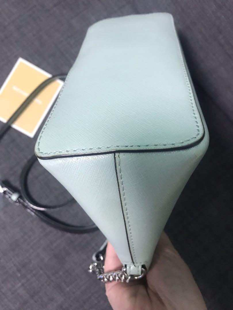 Cindy large dome crossbody top