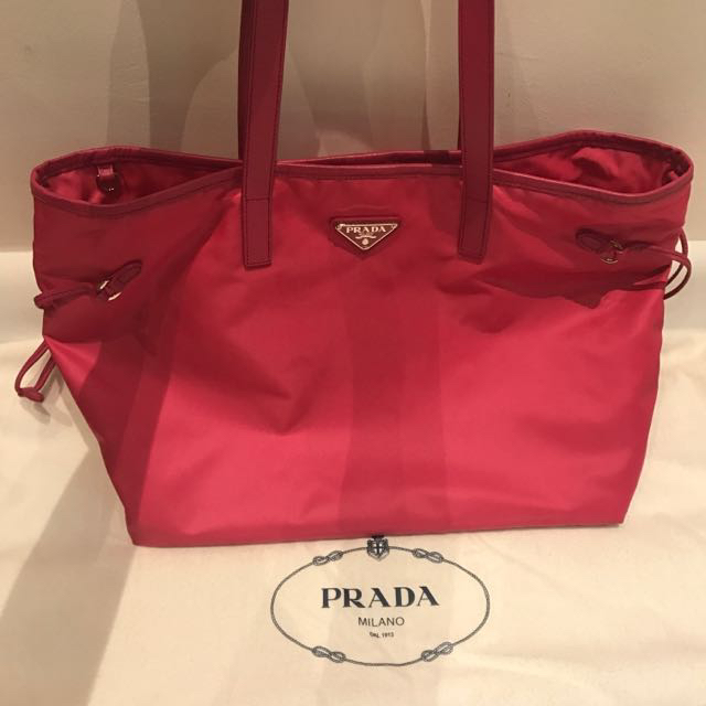 Top 73+ imagen prada hot pink shoulder bag Thcshoanghoathambadinh.edu.vn