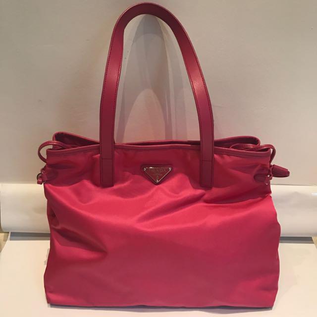 Top 73+ imagen prada hot pink shoulder bag Thcshoanghoathambadinh.edu.vn