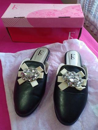 Sandal Farish Cantik dan Mewah