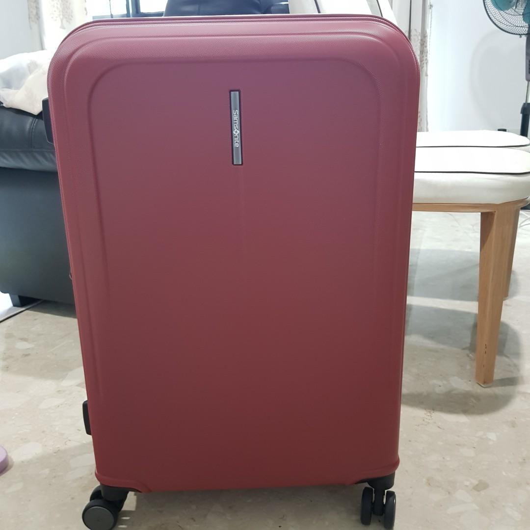 A Samsonite T5 68cm Spinner with built-in scale* (worth S$560), Health ...
