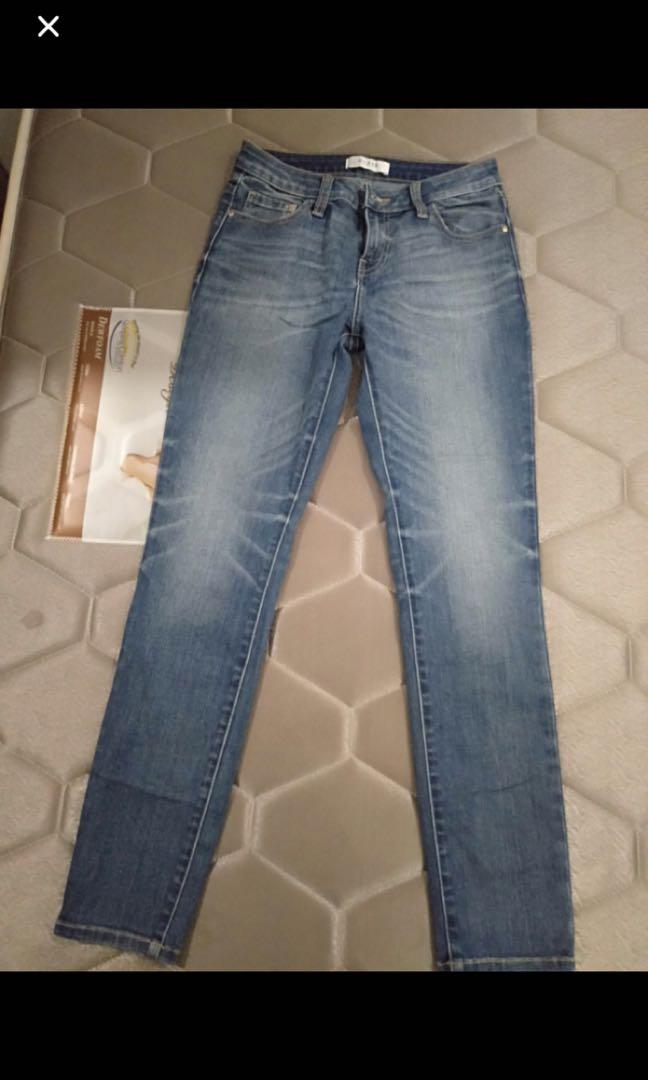 size 28 women's pants