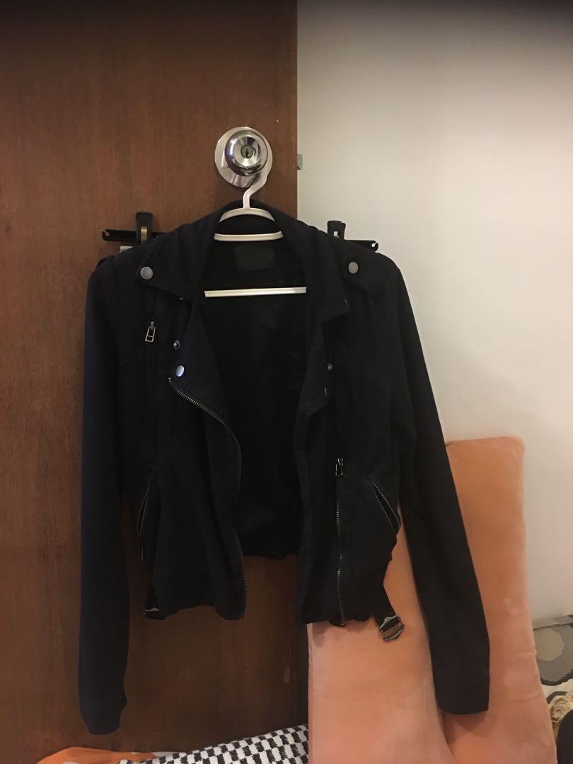 Black Jacket （分類：外套及戶外衣服）位於 Hong Kong。 由 lovebb717 提交（商品編號 255315212，圖片 1）。簡介： 。