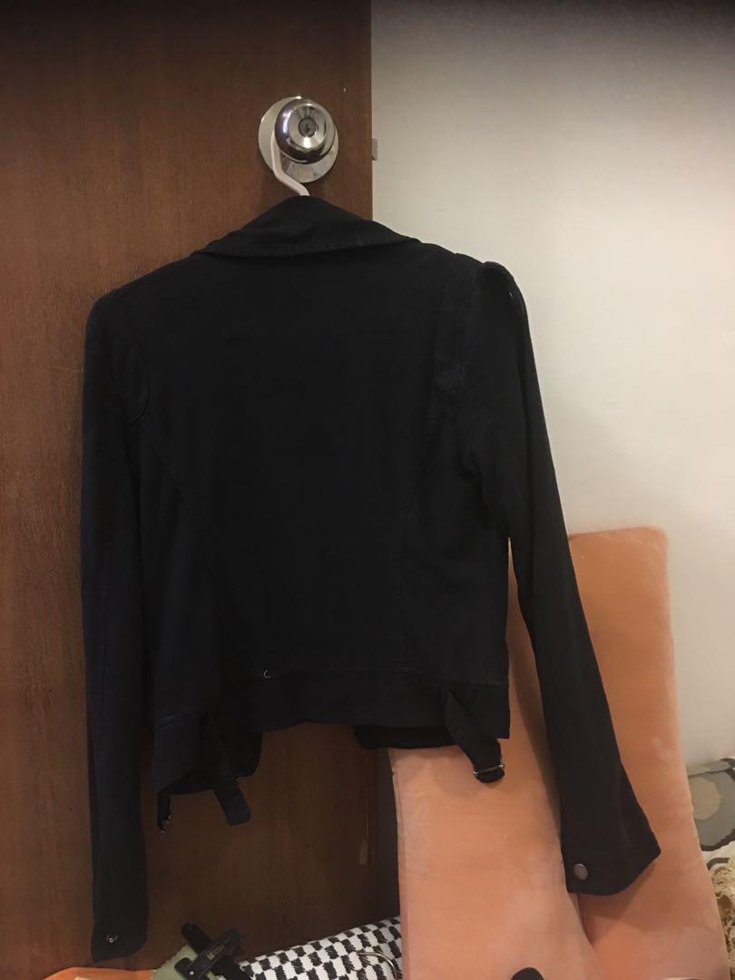 Black Jacket （分類：外套及戶外衣服）位於 Hong Kong。 由 lovebb717 提交（商品編號 255315212，圖片 2）。簡介： 。