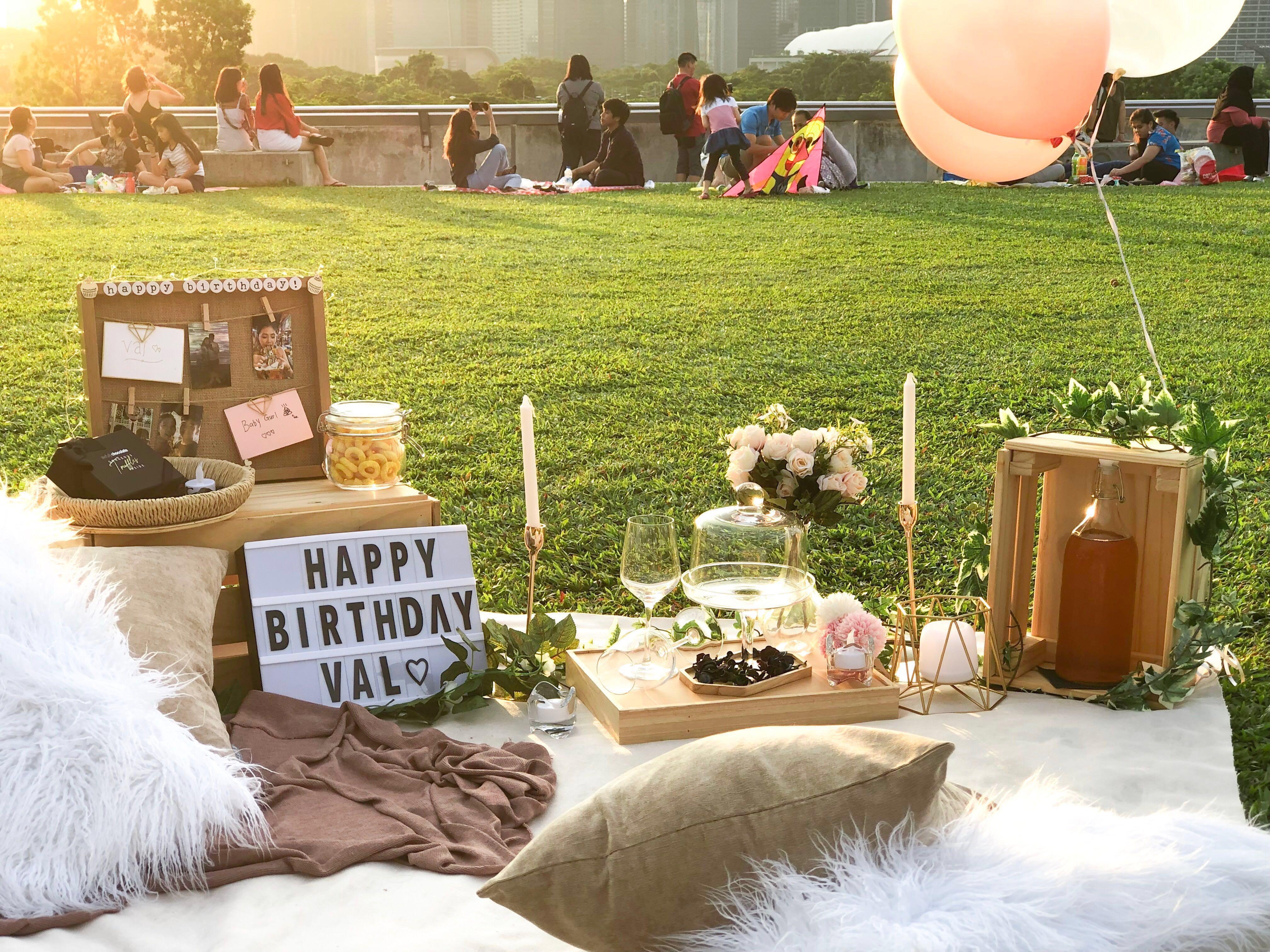 Featured image of post Pink And White Picnic Setup