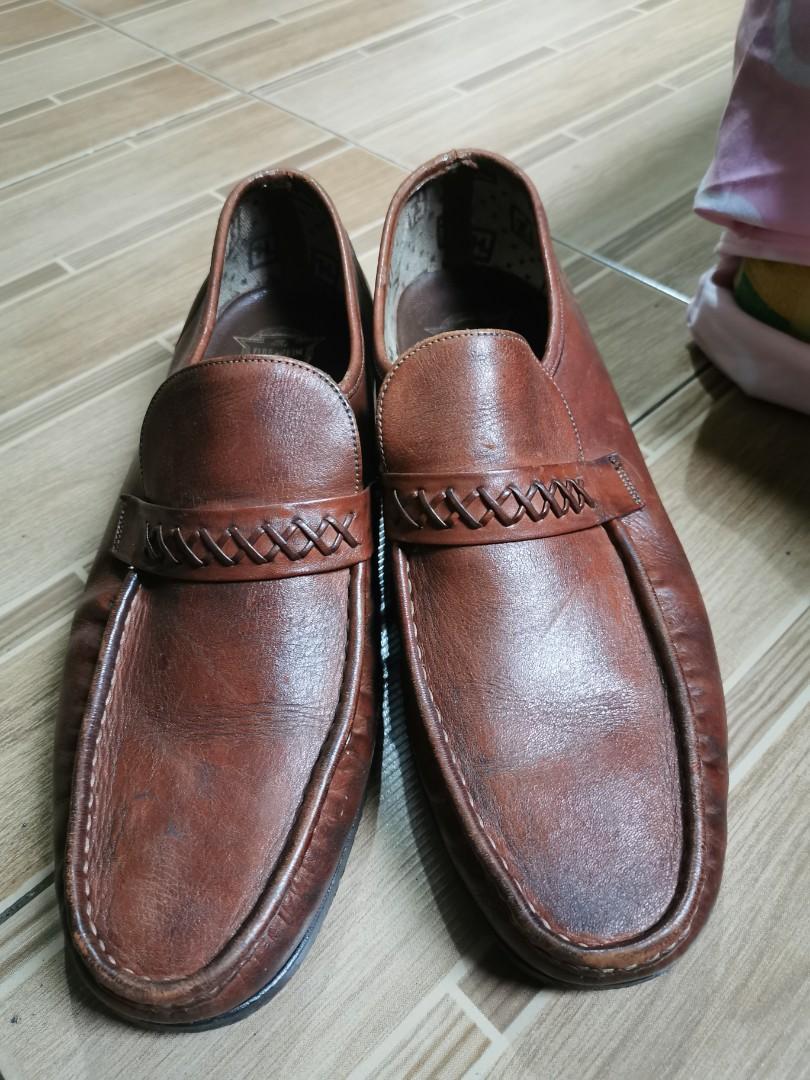 Florsheim brown shoes fixed price (Category: Dress Shoes) located in Makati City. Submitted by rontagz (Listing ID 255277747, Image 1). Description: #carouswitch.