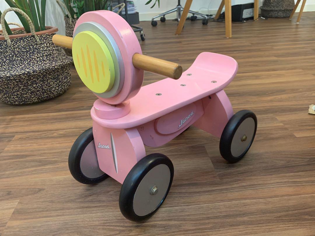 janod push toy