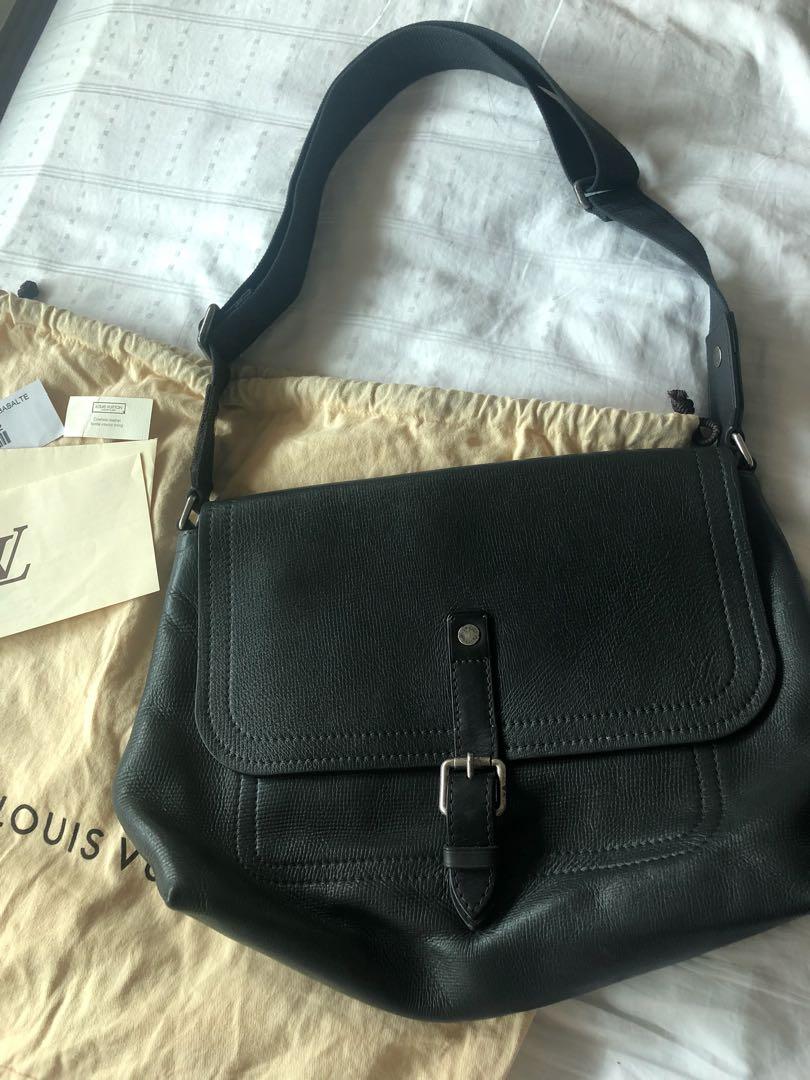 Kept Unsed Authentic LV Bag (Category: Sling Bags) located in Seremban. Submitted by wafflebites (Listing ID 255294648, Image 2). Description: .
