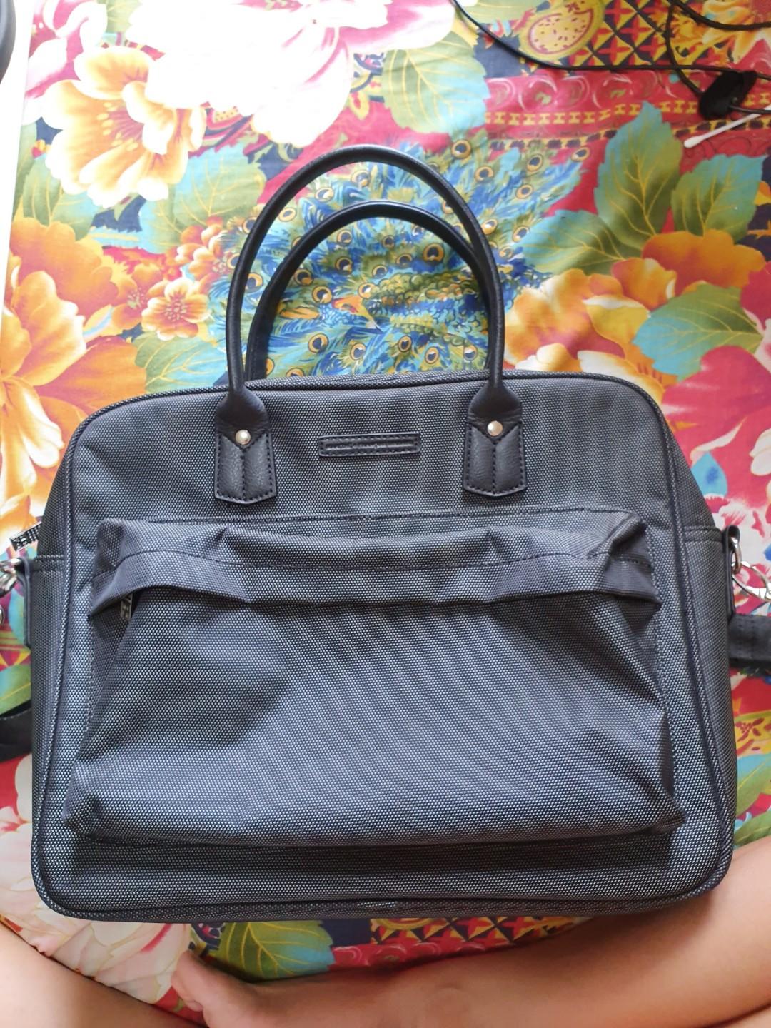 Marithe Francois Girbaud Messenger Bag Women s Fashion Bags Wallets Cross body Bags on Carousell
