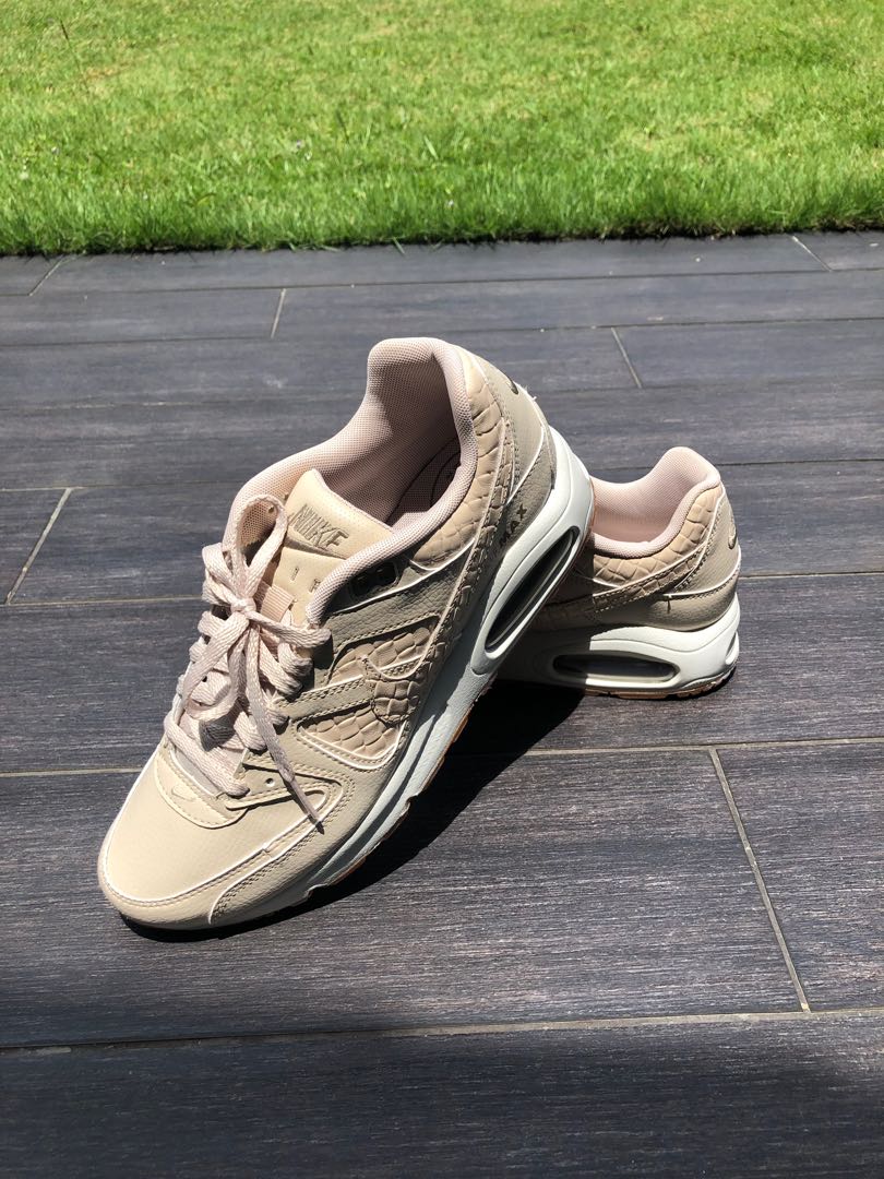 womens nude air max
