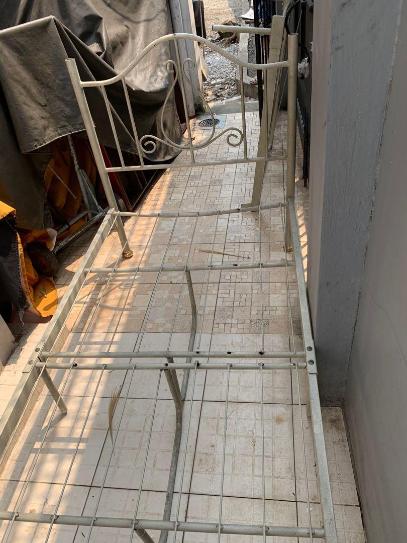 Single bed steel-frame (Category: Bed Frames & Mattresses) located in Antipolo. Submitted by carl.sy. (Listing ID 255228174, Image 2). Description: 36” x 78” steel-framed bed. Mattress not included .