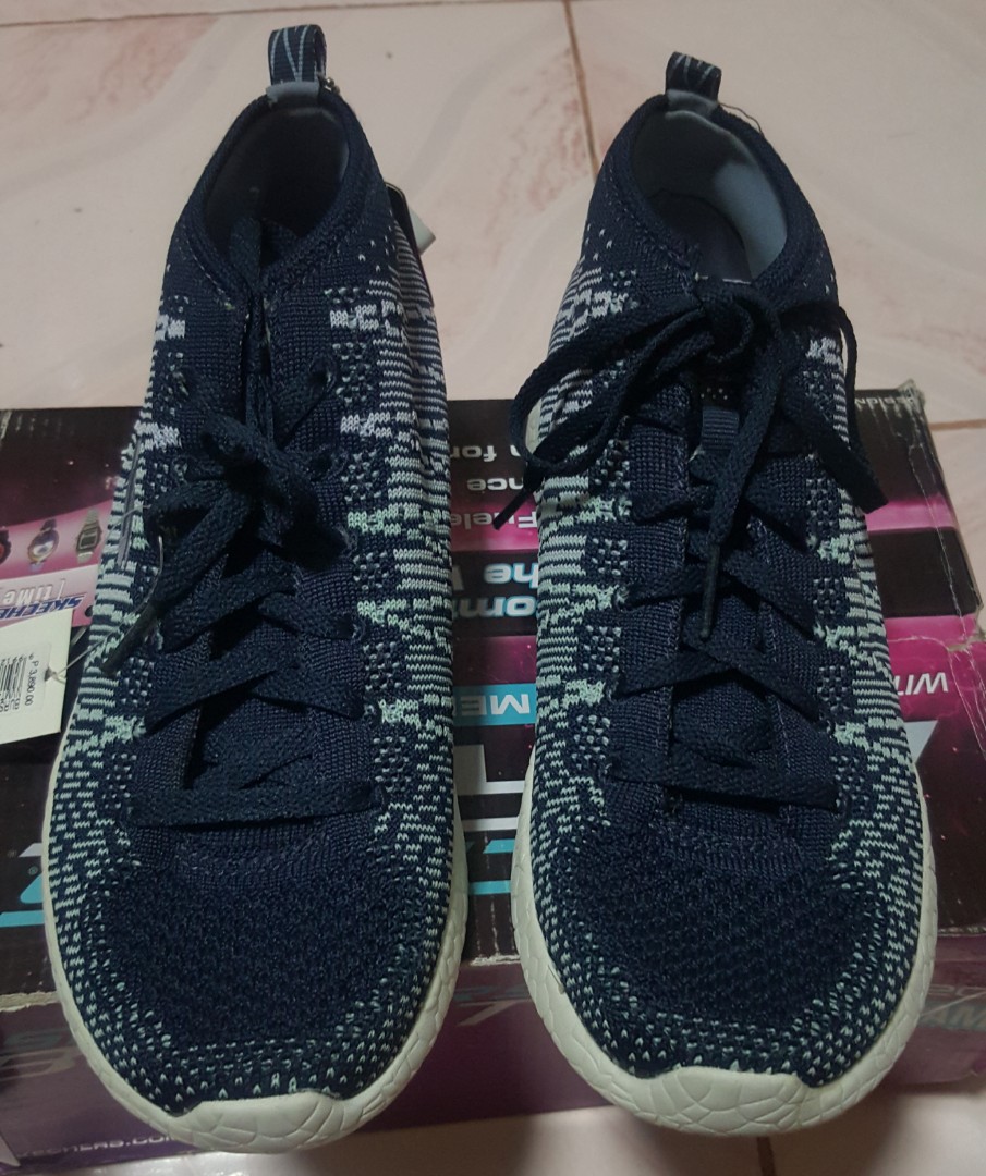 skechers sm aura