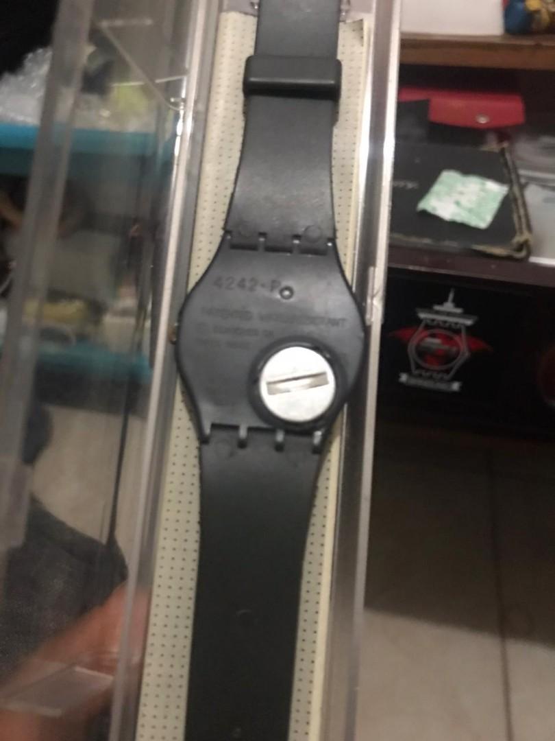 Swatch quartz tahun 1984 vintage fullori, Fesyen Pria, Jam Tangan di  Carousell