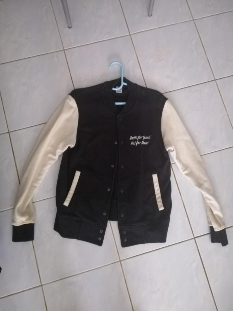 Baseball Jacket (Category: Hoodies) located in Petaling Jaya. Submitted by shideesaid82 (Listing ID 255437360, Image 1). Description: UT uniqlo Size M Condition 9.0 DM for more info.