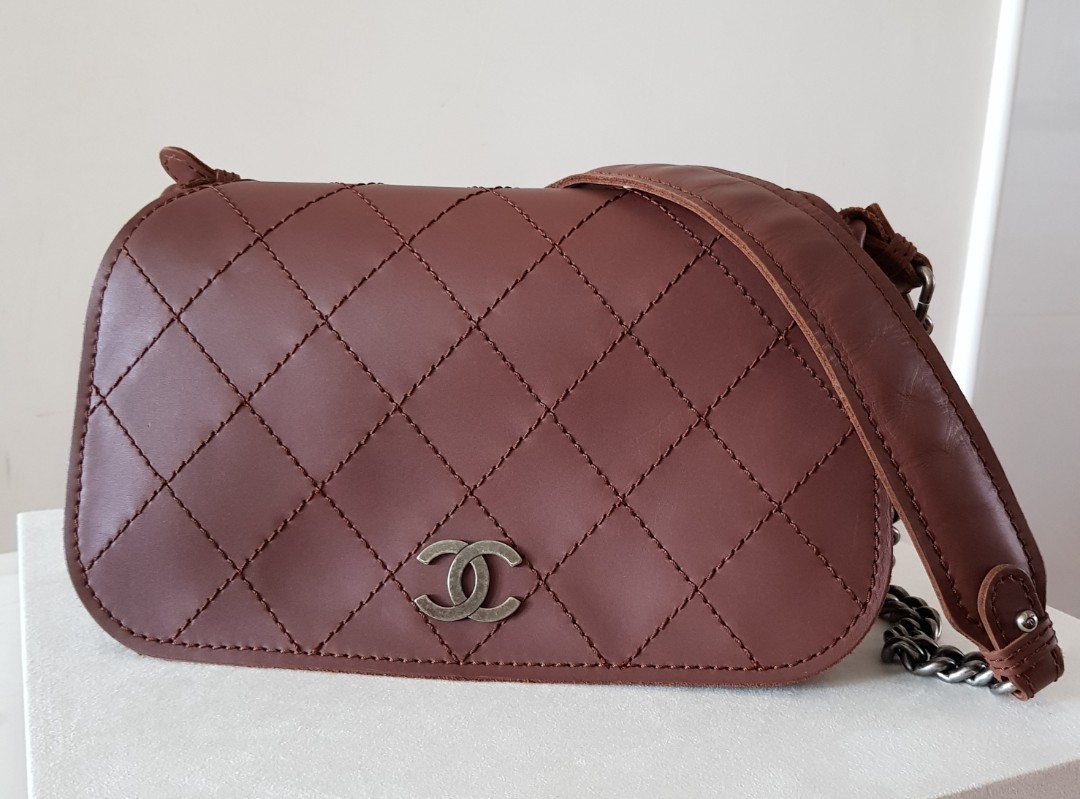 chanel messenger flap bag