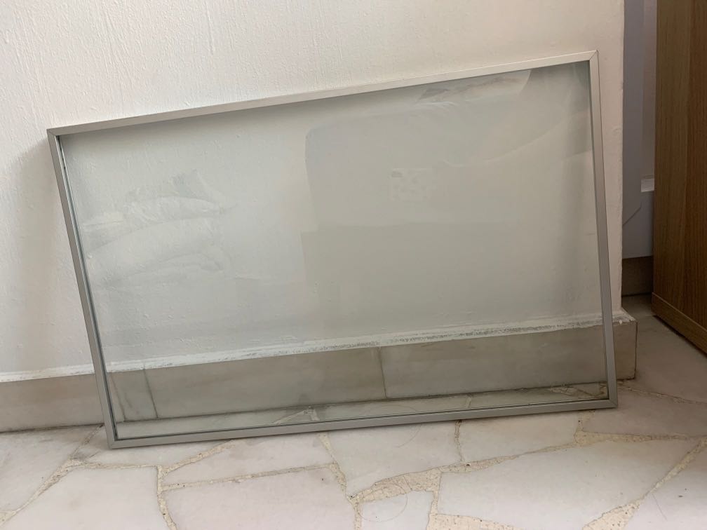 Besta shop glass door