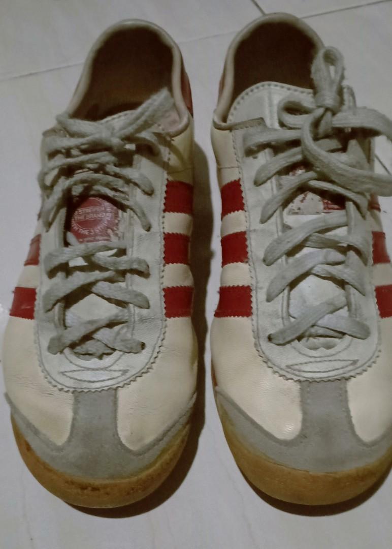 Kasut Vintage Adidas Vienna, Men's Fashion, Footwear, Sneakers on Carousell