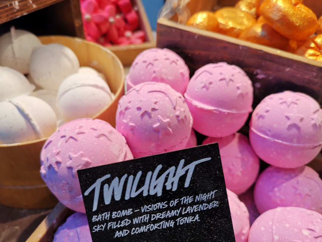 Lush Bath bomb, Health & Beauty, Bath & Body on Carousell