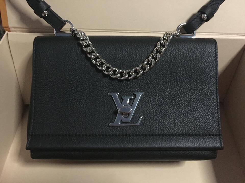 LV Louis Vuitton M51200 lock me II BB. LV logo twist lock 2WAY shoulder bag  slant; leather collection lock me 2 black LV Lockme II BB. ❌ NO trade in!!!  💰 Cash