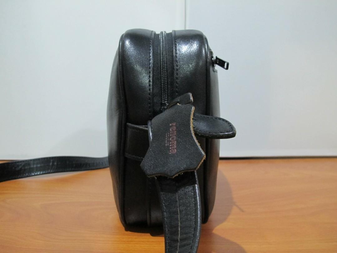 Renoma Leather Bag (Category: Luxury Bags & Wallets) located in Binangonan. Submitted by c_r_i_s (Listing ID 255545645, Image 3). Description: Renoma Leather Bag Dimensions in inches 10.5 x 8.25 x 3 In excellent condition.
