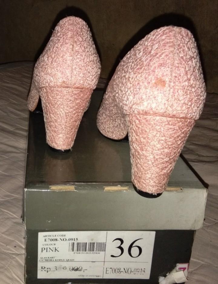 Sepatu Bahan Brokat Kebaya Peach Hak 7cm Fesyen Wanita Sepatu Di Carousell