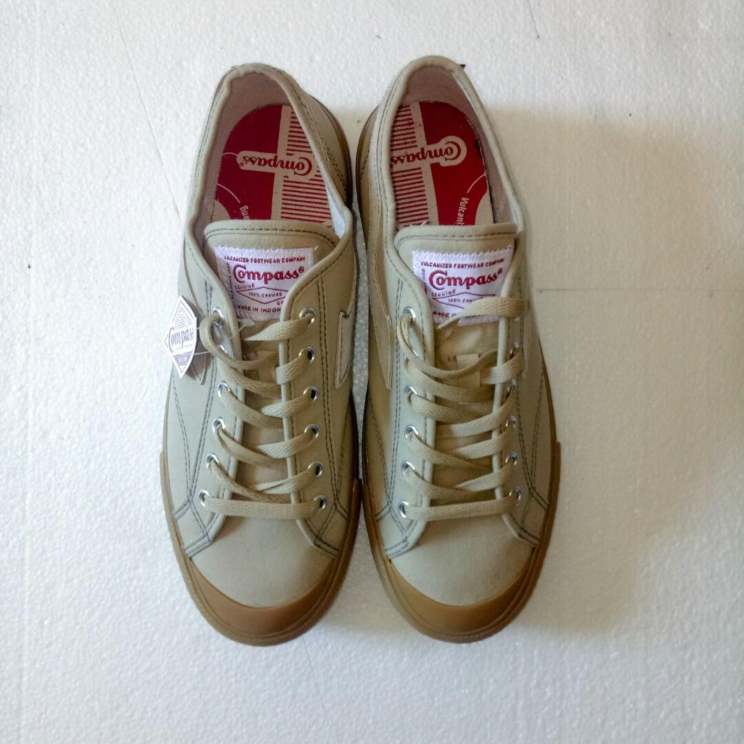 Sepatu Compass Gazelle Low Cappuccino Fesyen Pria Sepatu Sneakers Di Carousell