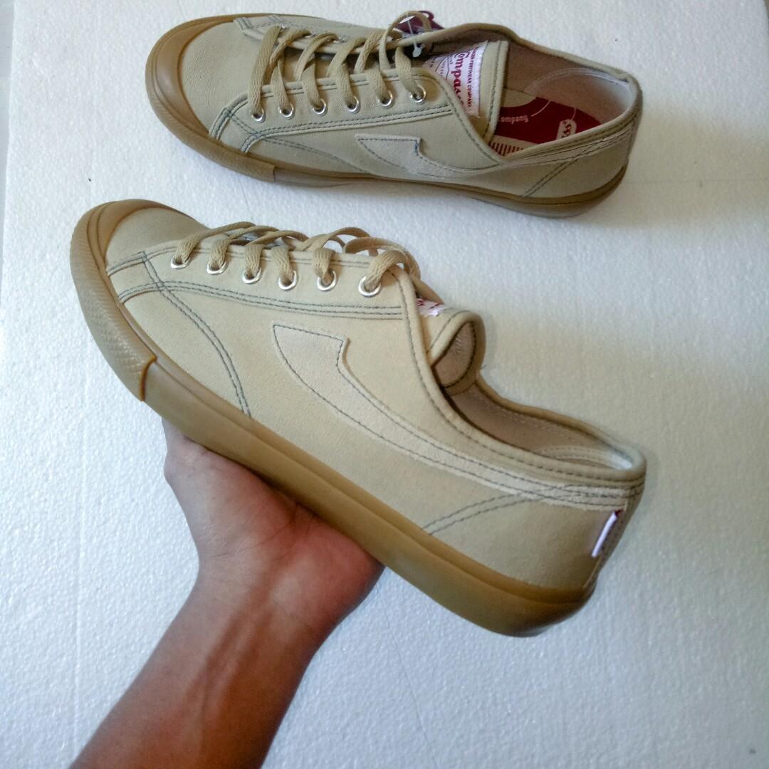 Sepatu Compass Gazelle Low Cappuccino Fesyen Pria Sepatu Sneakers Di Carousell